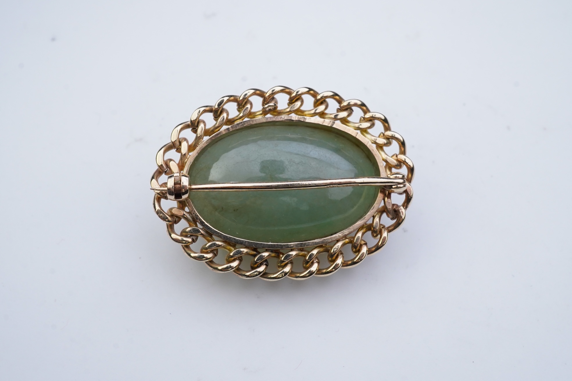 A 9ct gold and jadeite brooch